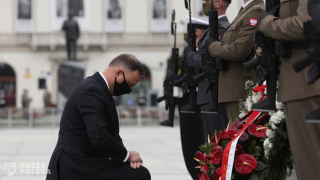 Prezydent oddał cześć ofiarom katastrofy smoleńskiej