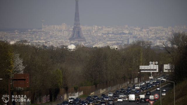 Francja/ Kontrole i świąteczne wyjazdy w pierwszy dzień ogólnokrajowego lockdownu