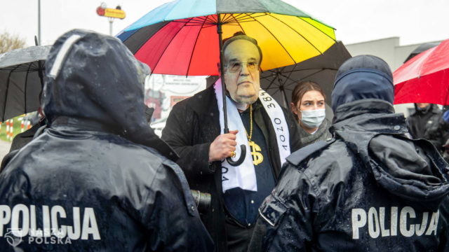 „Chryja pod Radiem Maryja” bez mandatów, w strugach deszczu