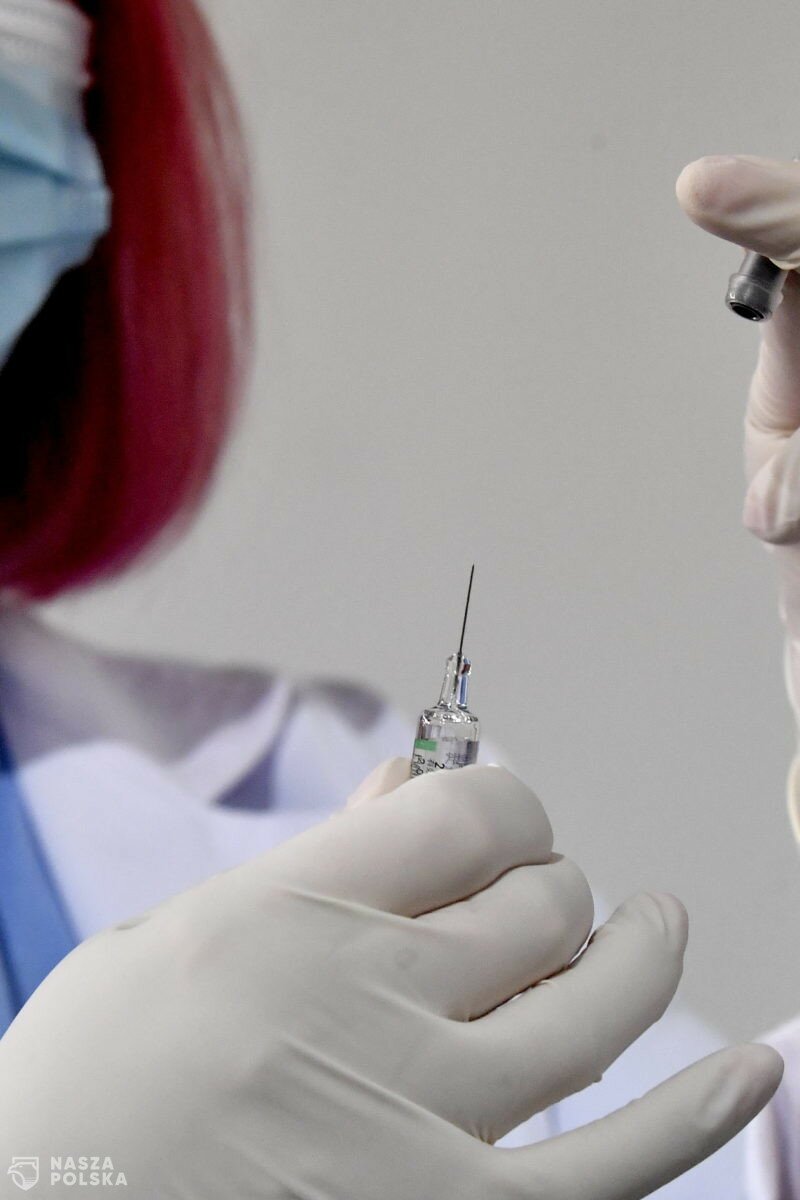 Tylko 17 proc. pracowników ochrony zdrowia przyjęło 2. dawkę przypominającą