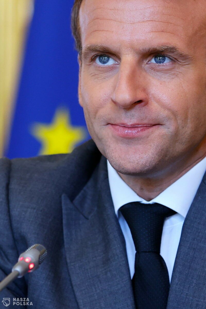 Macron: najpewniej osoby starsze i podatne będą potrzebowały trzeciej dawki szczepionki