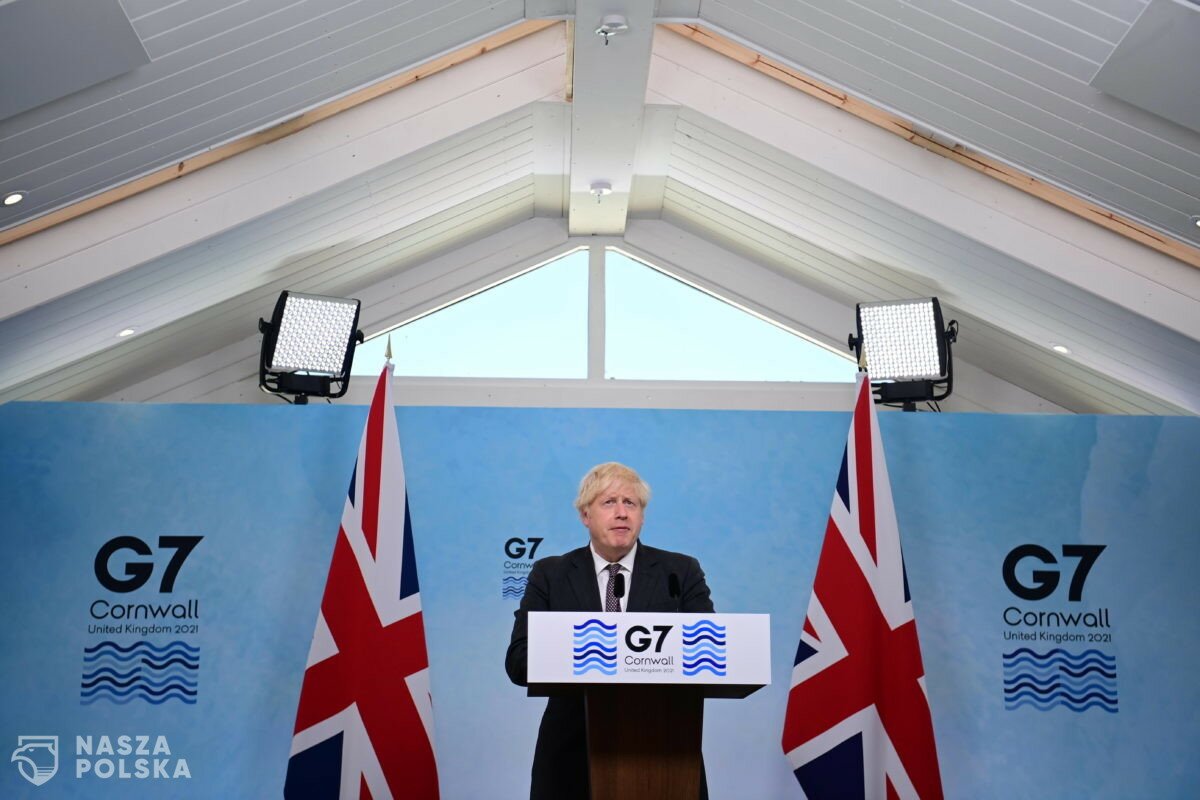 W. Brytania/ Rząd zwołał pilne spotkanie grupy G7, by omówić pojawienie się Omikronu