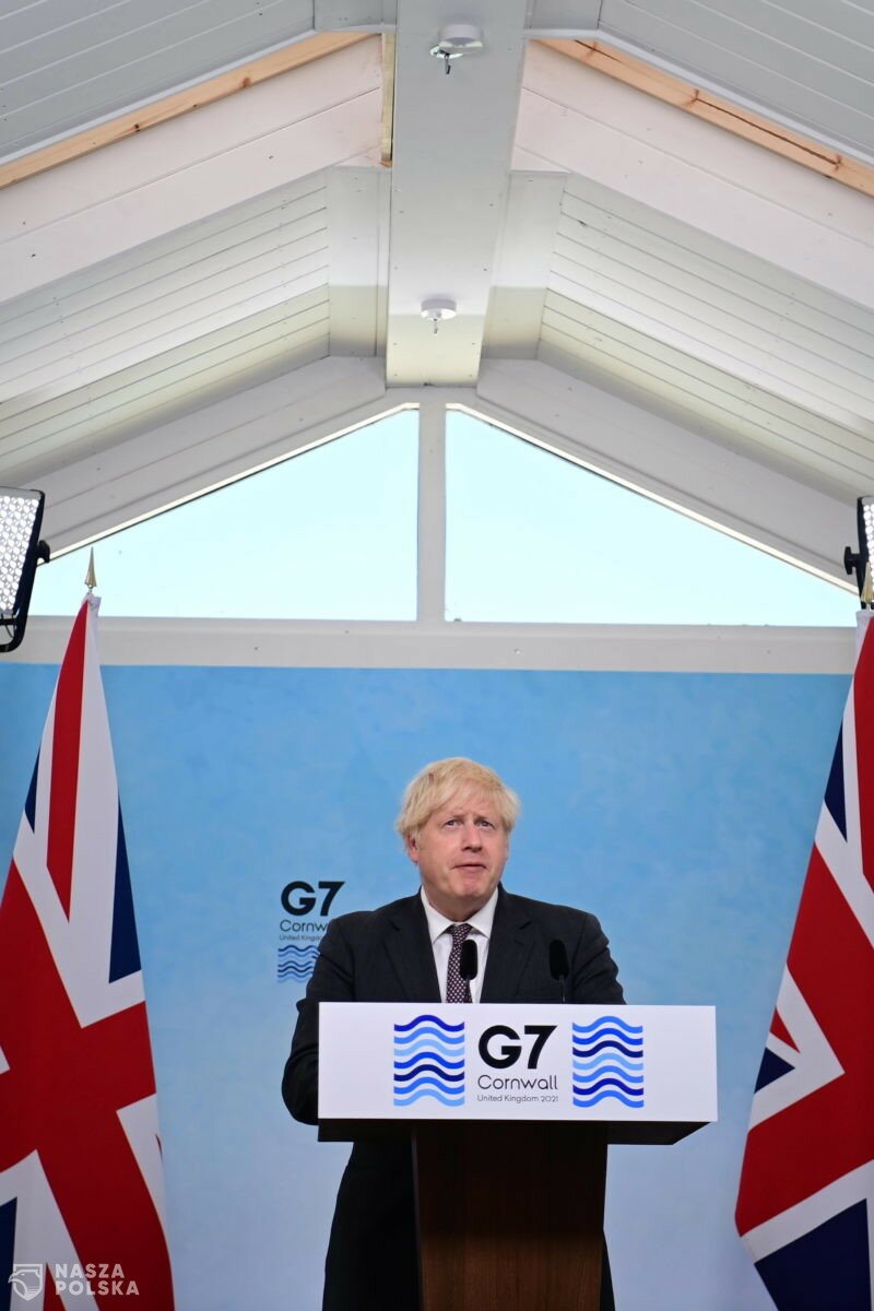 W. Brytania/ Rząd zwołał pilne spotkanie grupy G7, by omówić pojawienie się Omikronu