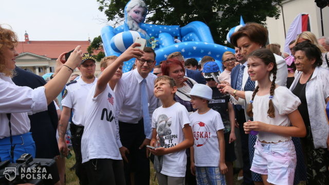 Premier rozważa szczepienia przeciwko COVID-19 dzieci poniżej 12. roku życia