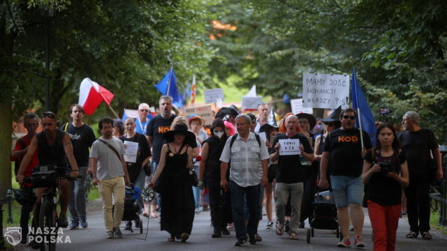 Przez Kraków przeszedł marsz cnotliwych niewiast, wiedźm i innych obywateli