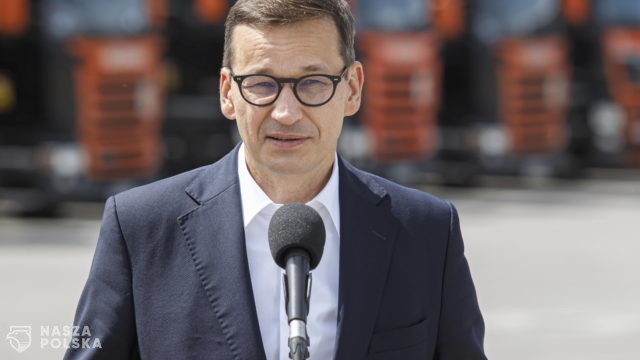 Morawiecki: Staramy się maksymalnie zachęcić do szczepień, ale jeśli będzie trzeba będą restrykcje