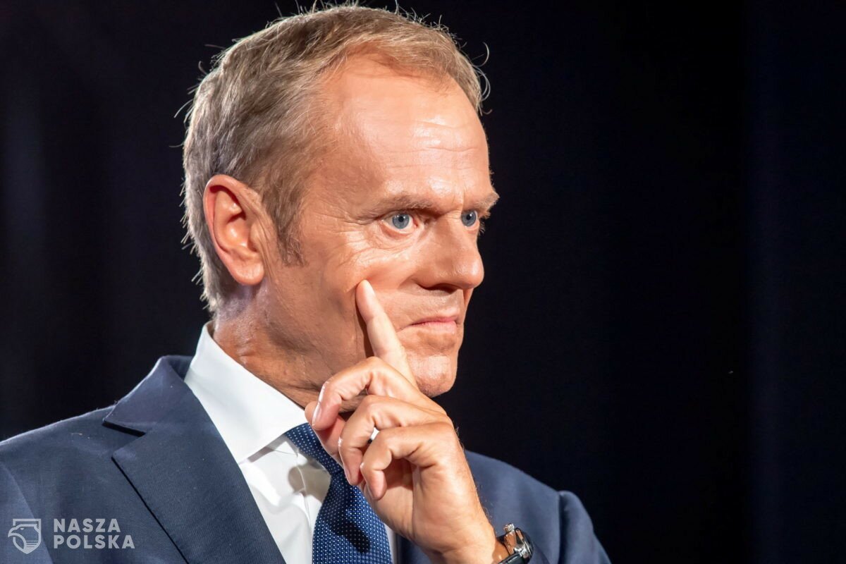 Tusk: Jarosławie, wyjdź do ludzi i powiedz, co zamierzasz zrobić z zielonymi ludzikami