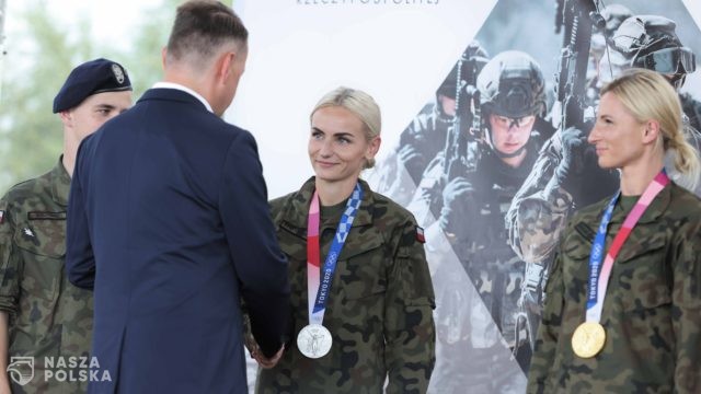 Minister Błaszczak odznaczył medalami żołnierzy-olimpijczyków