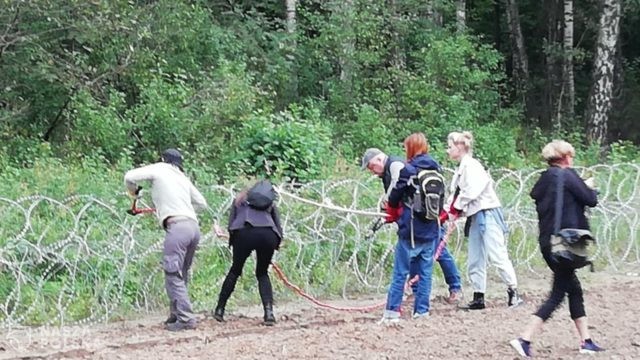 Niszczyli zapory techniczne na granicy. Zatrzymała ich Straż Graniczna