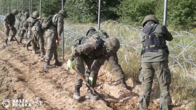 Wojsko rozpoczęło budowę płotu na granicy w regionie Zubrzycy Wielkiej