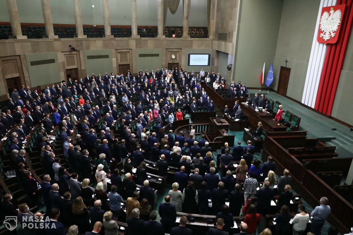 Za tzw. ustawą antykorupcyjną posłowie m.in. PiS, Kukiz’15, Koalicji Polskiej, Polski2050 Za tzw. ustawą antykorupcyjną posłowie m.in. PiS, Kukiz’15, Koalicji Polskiej, Polski2050