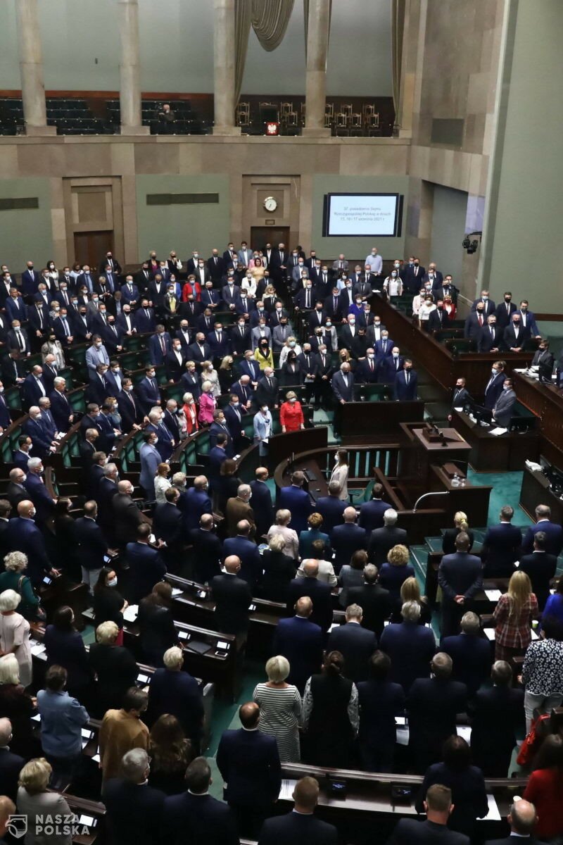 Za tzw. ustawą antykorupcyjną posłowie m.in. PiS, Kukiz’15, Koalicji Polskiej, Polski2050