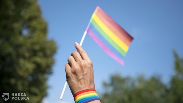 CBOS: 23 proc. Polaków uznaje homoseksualizm za rzecz normalną, a 51 proc. go toleruje