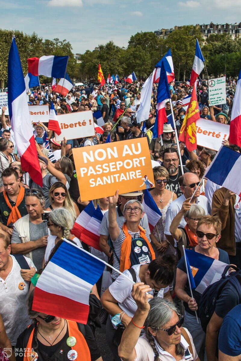 Francja/ Dziesiąta sobota manifestacji przeciwko przepustkom sanitarnym w całym kraju