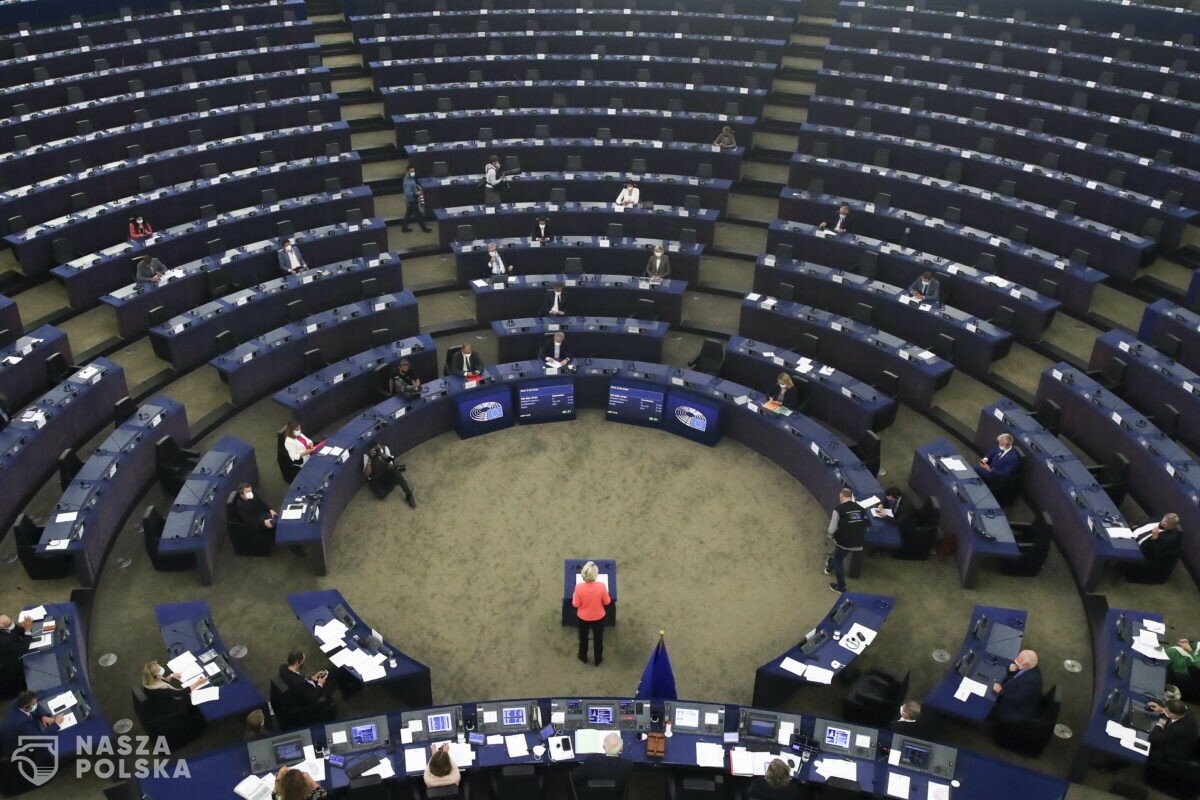 Czy Unia Europejska nam się opłaca i dlaczego niektórzy boją się takich pytań?