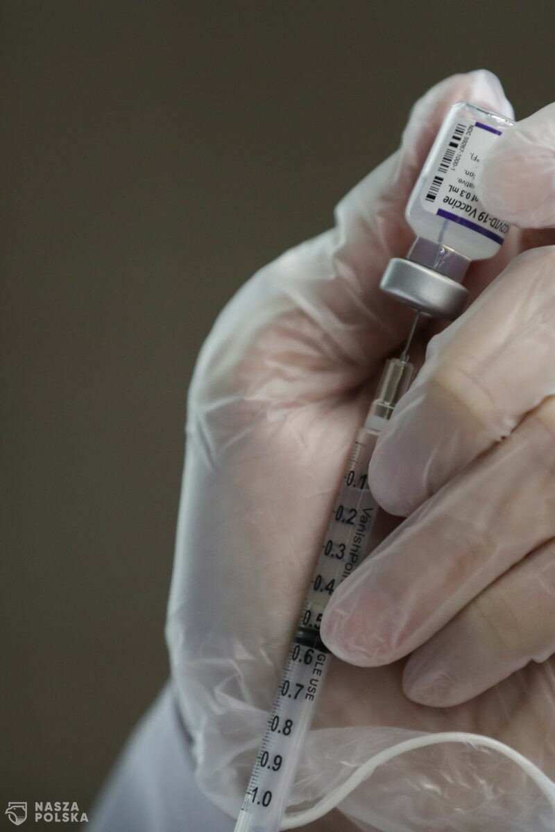 Dr hab. Juszczyk: bardzo prawdopodobne, że będziemy otrzymywać kolejne dawki przypominające