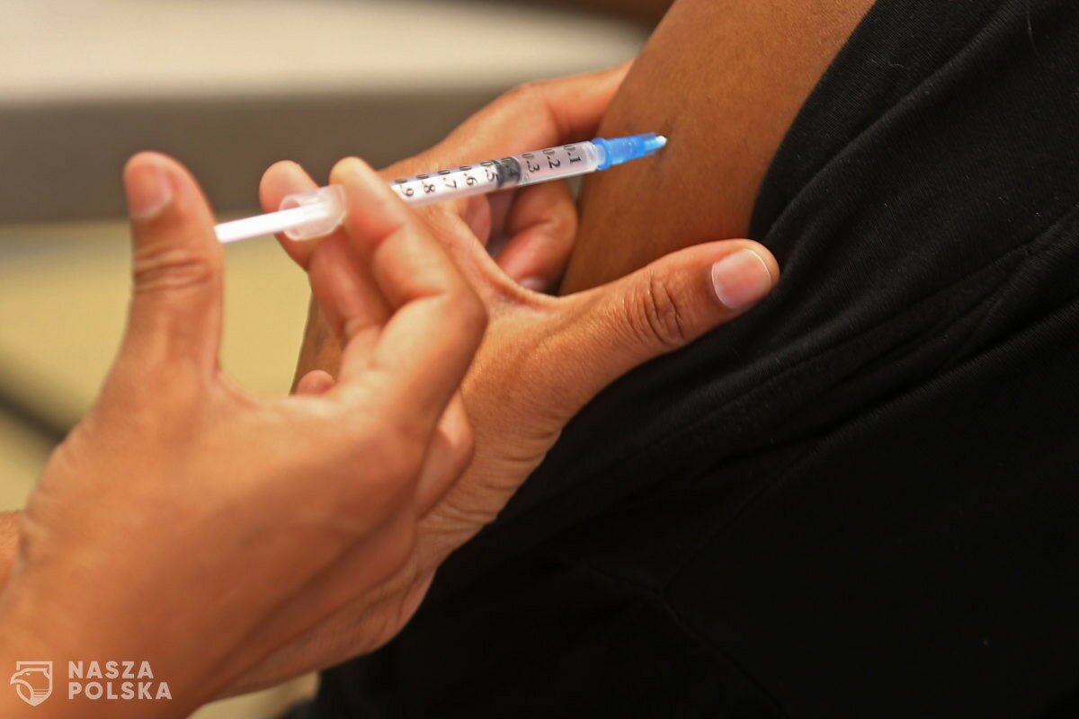 W. Brytania/ Pierwsze szczepionki dla 12-15-latków, trzecie – dla osób powyżej 50 lat