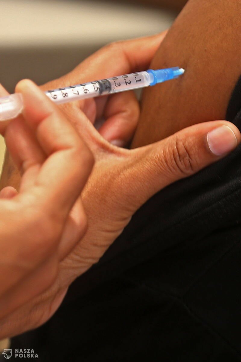 W. Brytania/ Pierwsze szczepionki dla 12-15-latków, trzecie – dla osób powyżej 50 lat