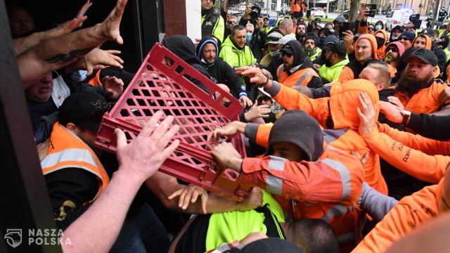 Australia/ Protest pracowników budowlanych przeciwko obowiązkowym szczepieniom