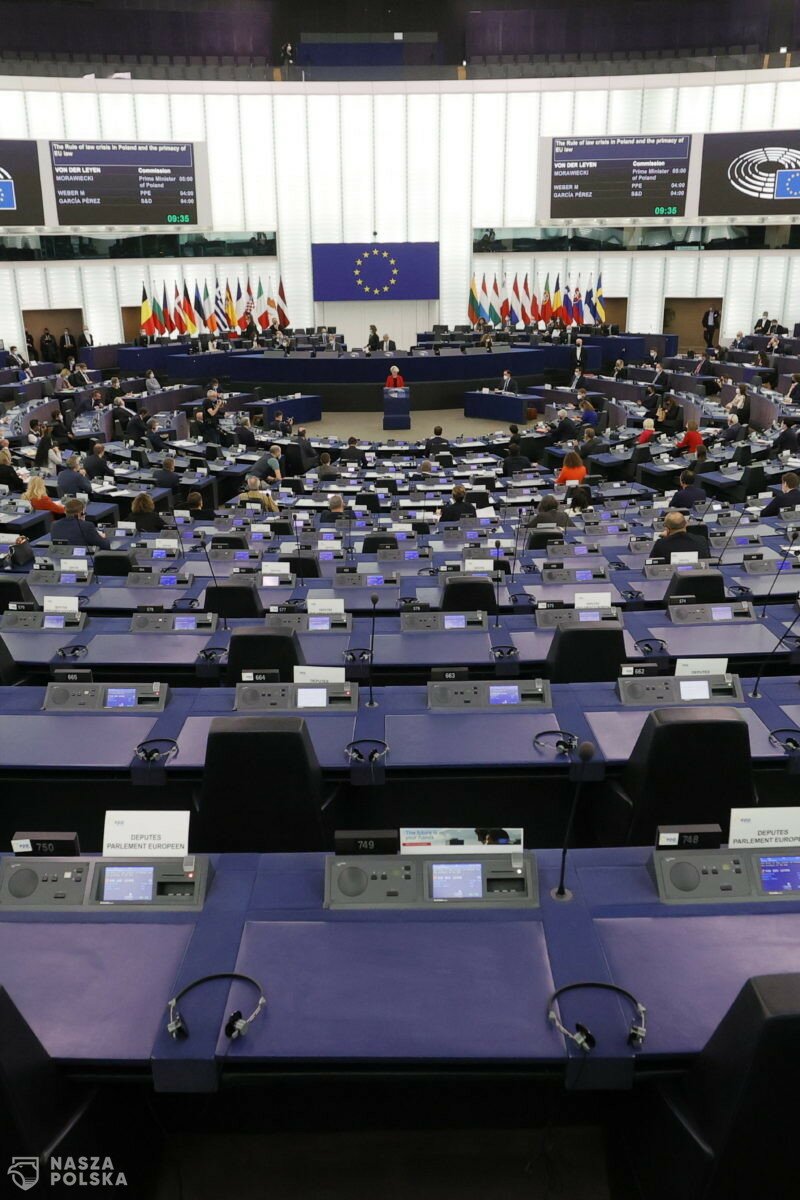 Francuski europoseł: KE i lewica w PE zwalczają niezależne państwa i konserwatywne rządy