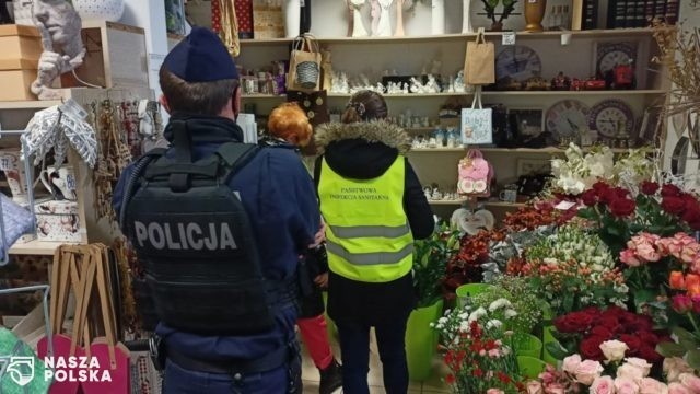 Policja i Sanepid sprawdzali, czy klienci noszą maseczki w sklepach