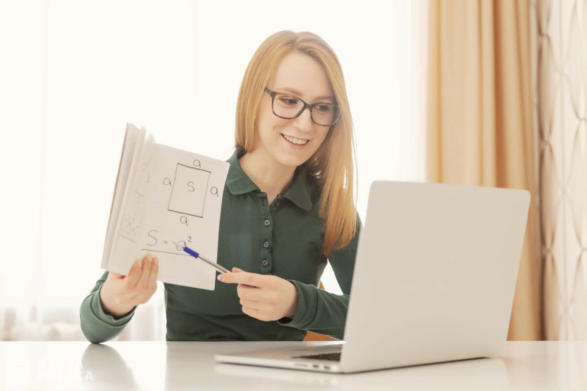 Kwestia pracy zdalnej wciąż nieuregulowana w Kodeksie pracy. Nowy projekt przepisów właśnie ujrzał światło dzienne Kwestia pracy zdalnej wciąż nieuregulowana w Kodeksie pracy. Nowy projekt przepisów właśnie ujrzał światło dzienne