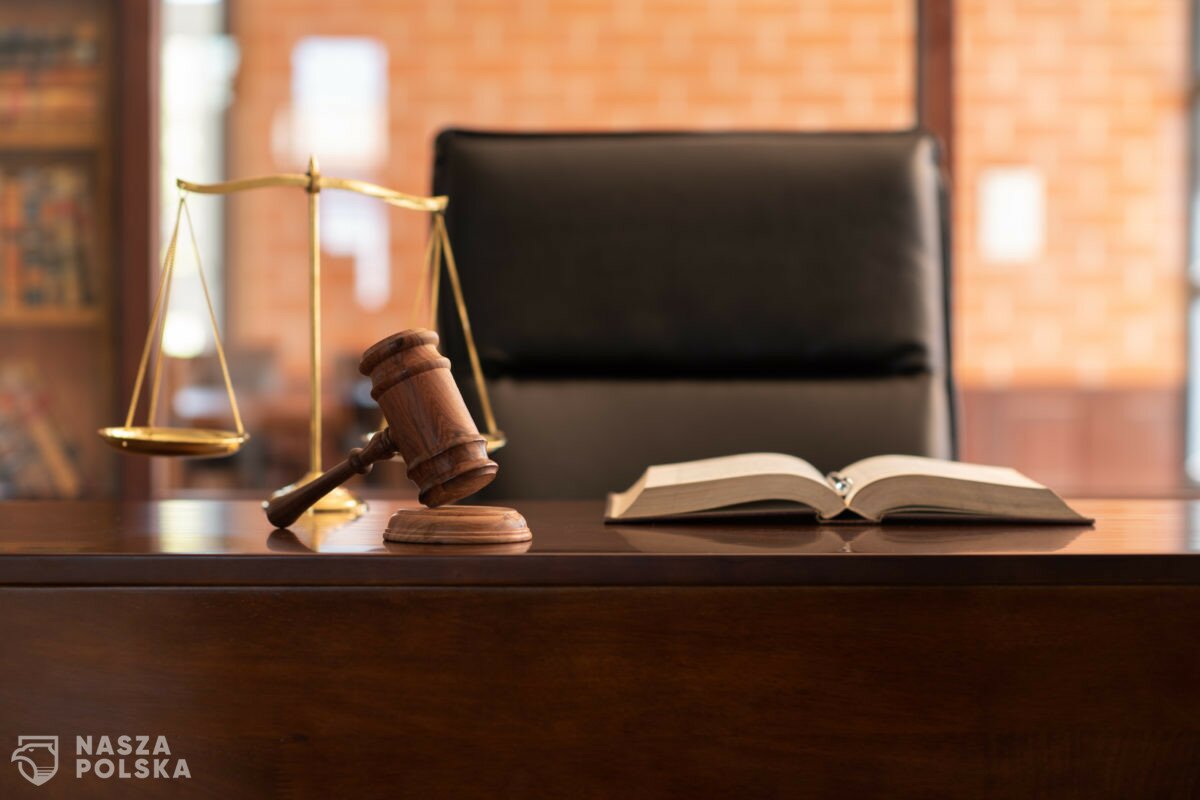 Prokuratura skierowała do sądu akt oskarżenia przeciwko adwokatowi za wpisy o funkcjonariuszach SG