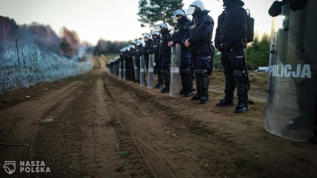 [FILM] Policja: ogrodzenie odbudowane po próbie agresywnego przekroczenia granicy