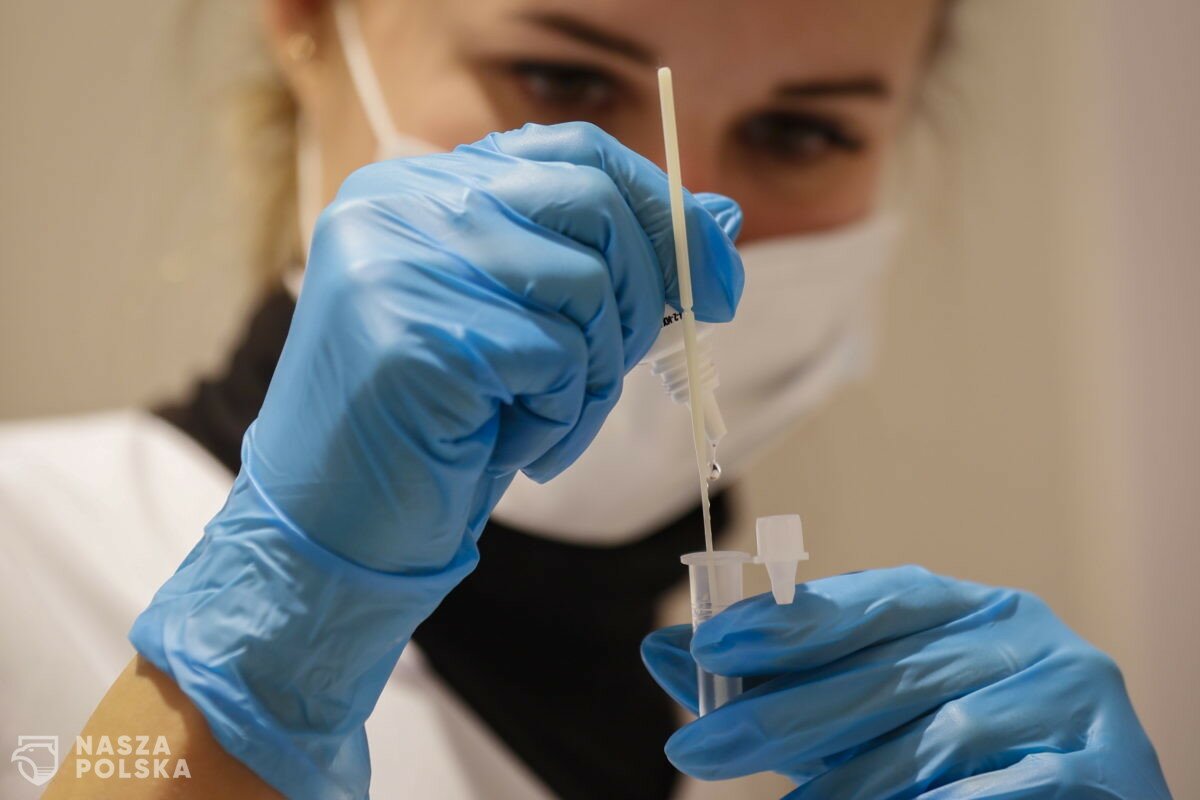 Włochy/ Instytut Zdrowia: nie ma dowodów, że Omikron wywołuje ciężką chorobę