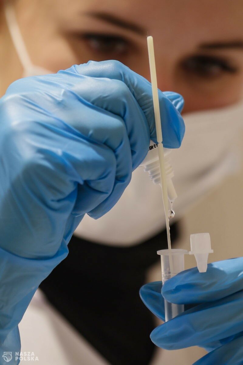 Lex Rychlik. Szczepienia wychodzą z mody, czas na masowe testy