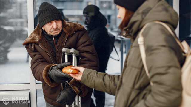 Ksiądz zaprosił 500 ubogich i bezdomnych do restauracji