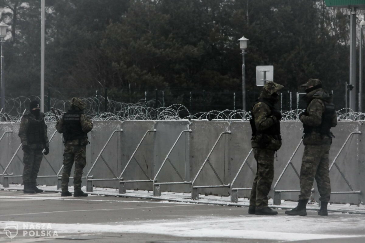 W okolicach Kuźnicy wciąż znaczne siły strzegą granicy polsko-białoruskiej W okolicach Kuźnicy wciąż znaczne siły strzegą granicy polsko-białoruskiej