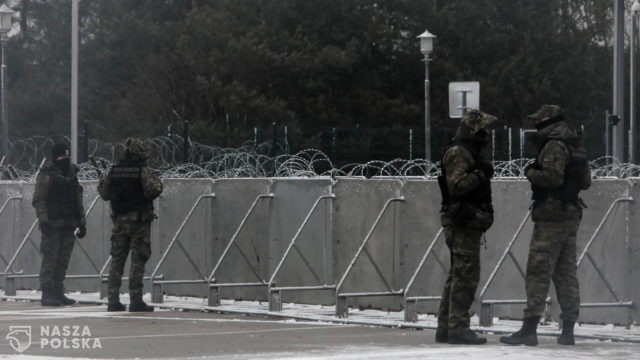 W okolicach Kuźnicy wciąż znaczne siły strzegą granicy polsko-białoruskiej