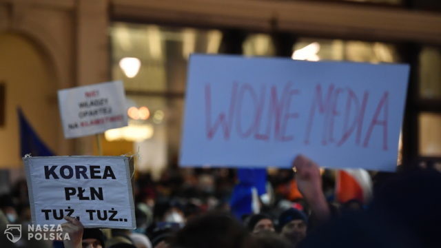 Premier tłumaczy dlaczego rząd chce zmienić ustawę o radiofonii i telewizji