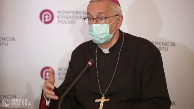 Abp Gądecki: pandemia i ograniczenia w dostępie do sakramentów osłabiły religijność Polaków