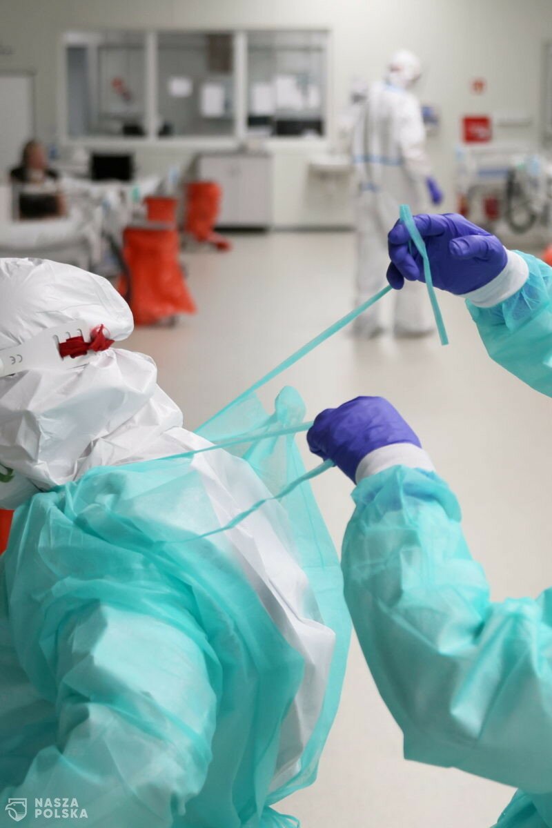 Niedzielny raport Ministerstwa Zdrowia: Zmarło 25 osób z Covid-19