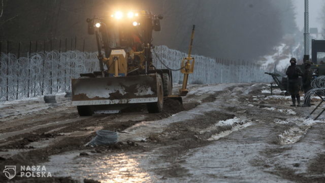 SG: trwa równoczesna budowa około 20 kilometrów bariery na granicy polsko-białoruskiej