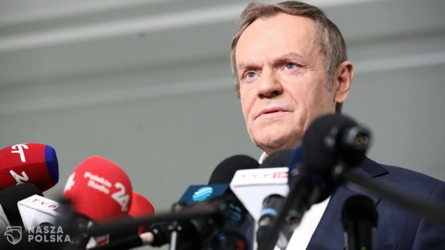 Tusk wzywa do 20 proc. podwyżki wynagrodzeń dla całej budżetówki