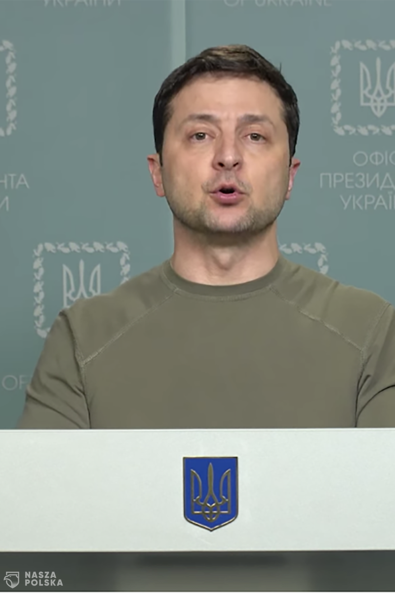 Zełenski: ziemia jest usłana ciałami najeźdźców i zryta pociskami