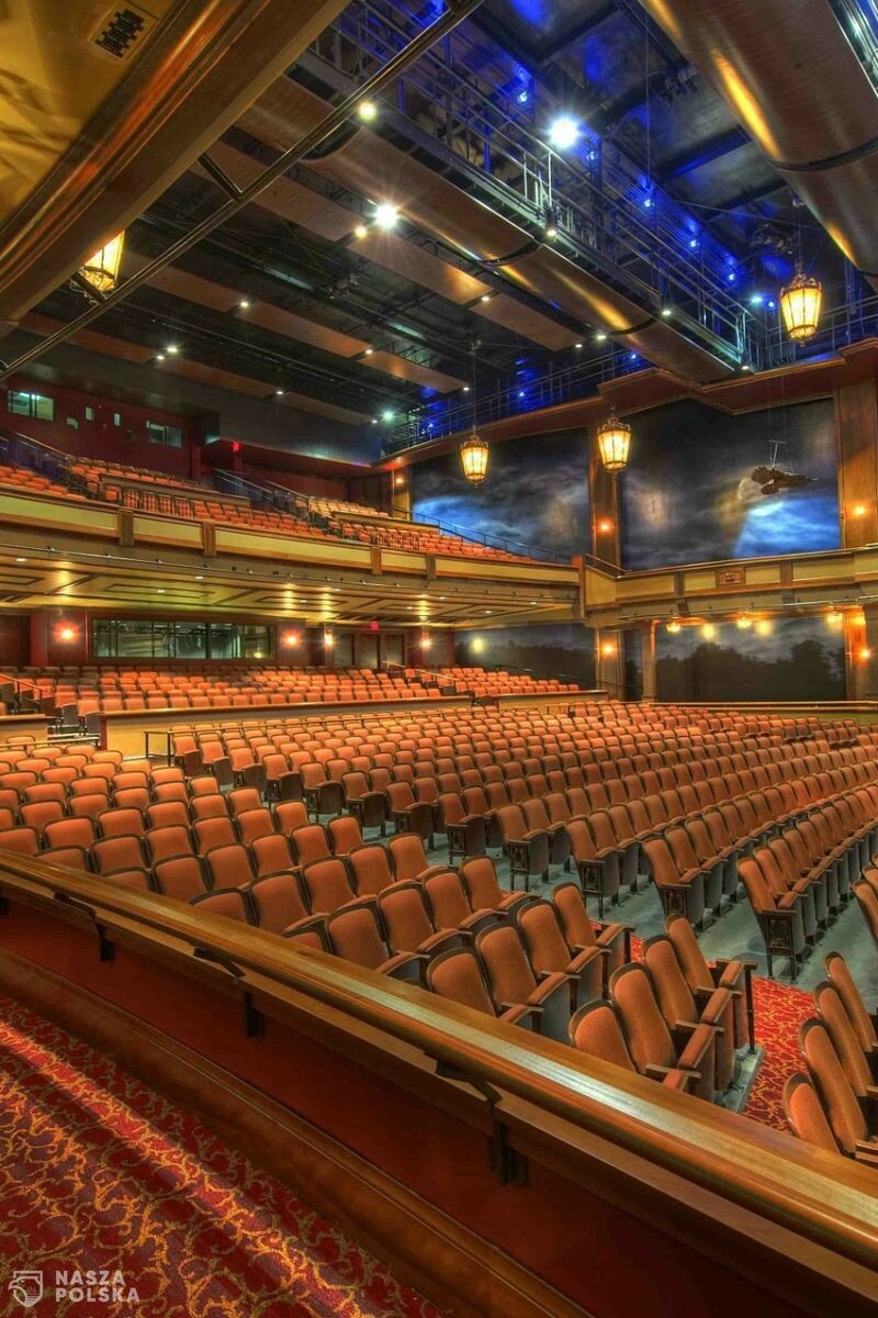 Włochy: aktor osobiście sprawdzał przepustki Covid-19 widzom w teatrze