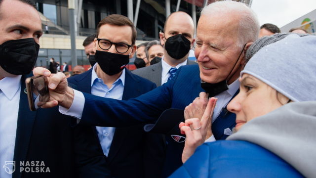 Prezydent USA spotkał się z uchodźcami na Stadionie Narodowym