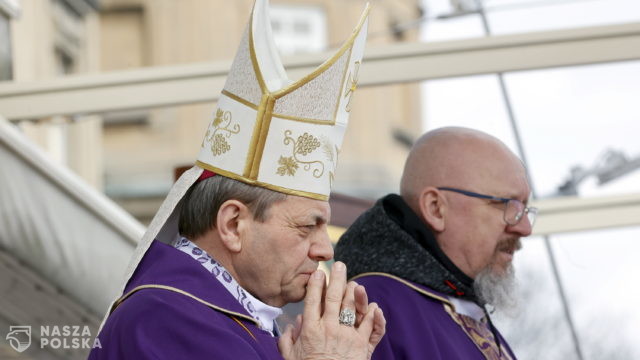 Biskup Dubrawski: nie jest łatwo prawdzie walczyć z nieprawdą