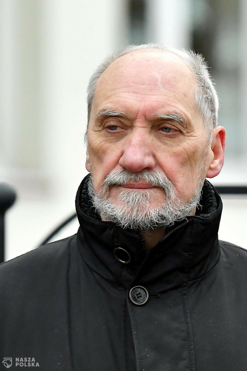 Macierewicz: Rosja przygotowuje się do ataku, który ma zniszczyć Ukrainę