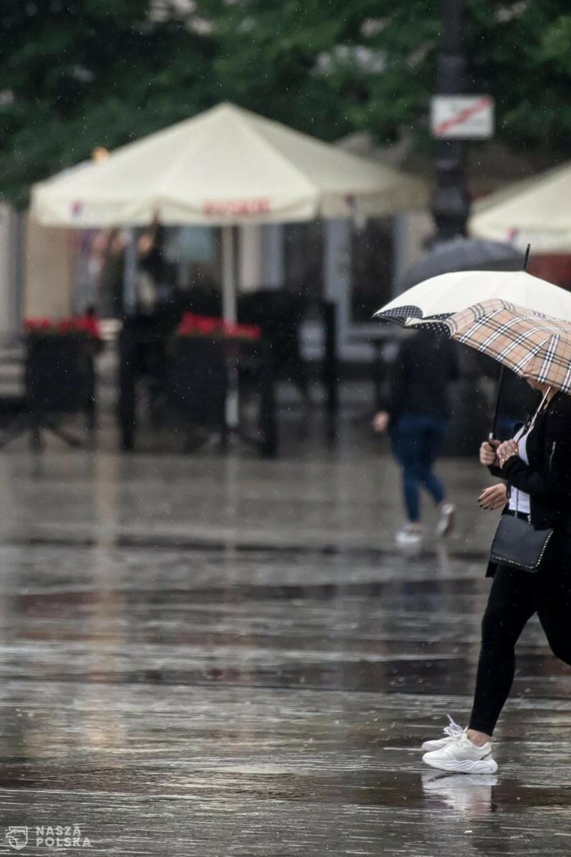 Synoptyk IMGW: poniedziałek deszczowy w całym kraju