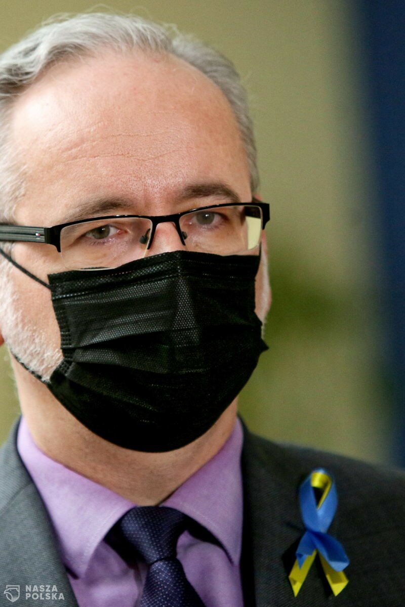 Niedzielski o grypie: rekomenduję noszenie maseczek