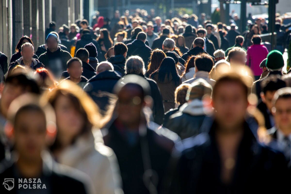 Polskie społeczeństwo coraz bardziej podzielone politycznie