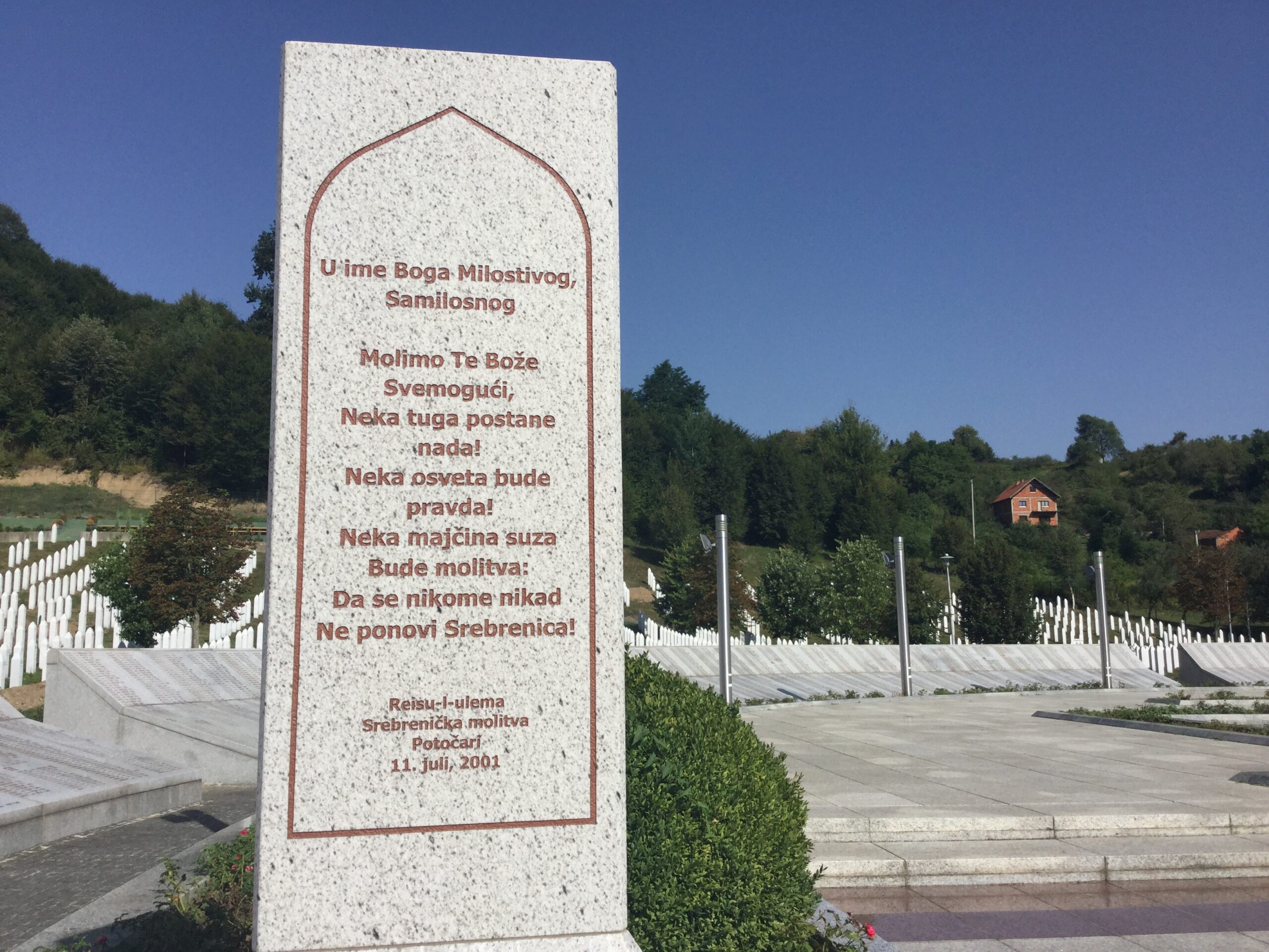 Kręgi piekieł: Mniszek, Srebrenica, Bucza