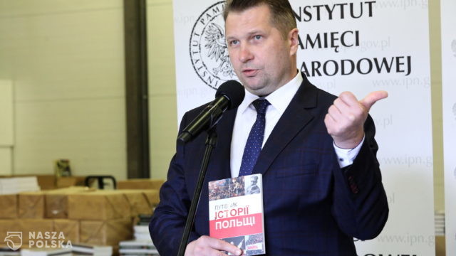 Czarnek: „Przewodnik po historii Polski” trafi do wszystkich szkół, które zgłoszą zapotrzebowanie