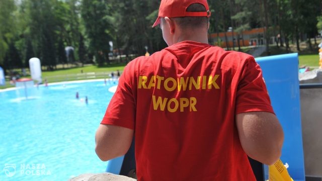 Ratownik WOPR: w upalny weekend lepiej pójść z rodziną na basen niż na niestrzeżone kąpielisko