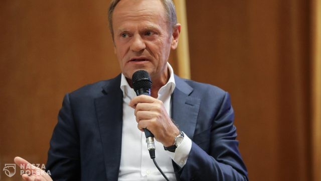 Tusk o podwyżkach dla polityków: władzy należy się wyrok wyborców